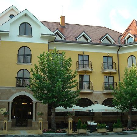 Hotel Chinar 히사랴 외부 사진